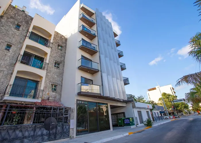 Calatt - Luxury, Design, Rooftop Pool, And A Prime Location Apartment