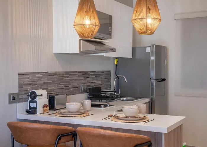 Calatt - Luxury, Design, Rooftop Pool, And A Prime Location