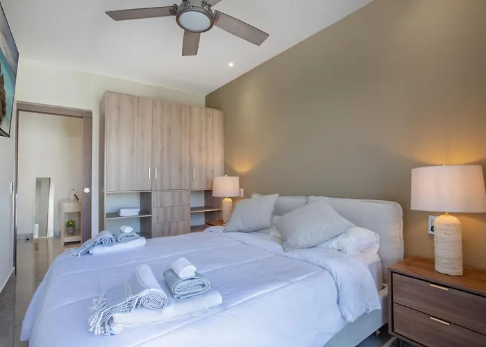 Calatt - Luxury, Design, Rooftop Pool, And A Prime Location *