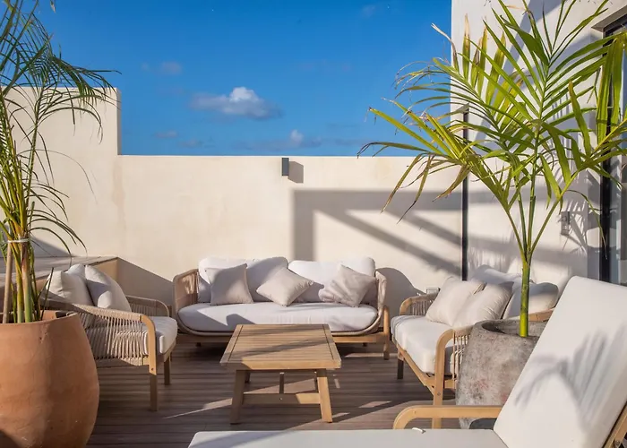 Calatt - Luxury, Design, Rooftop Pool, And A Prime Location Apartment *