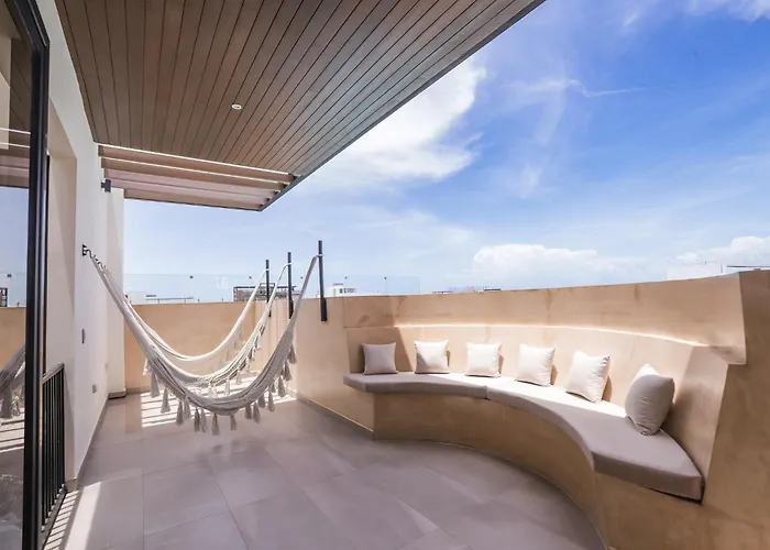 Calatt - Luxury, Design, Rooftop Pool, And A Prime Location Apartment